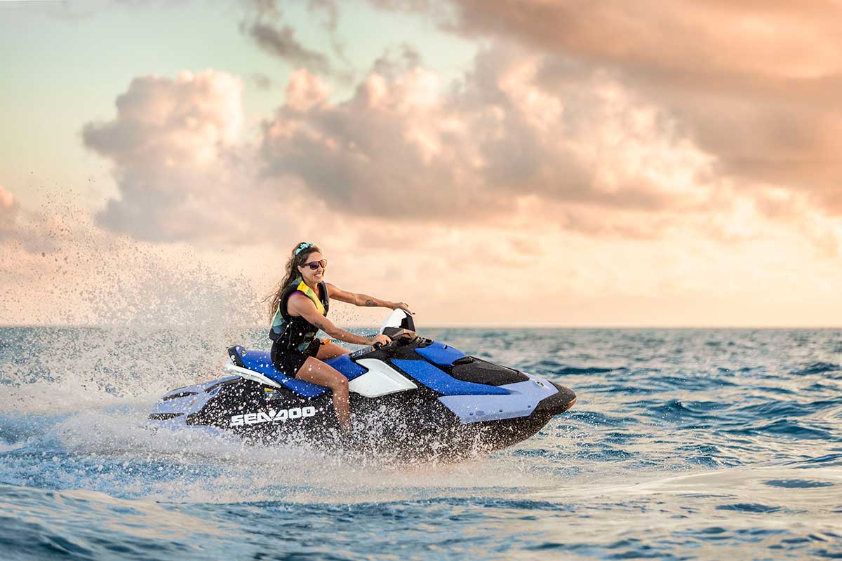 SEA PWC MY24 RECLT SPARK 2up DazzlingBlue VaporBlue Action 10090 RGB